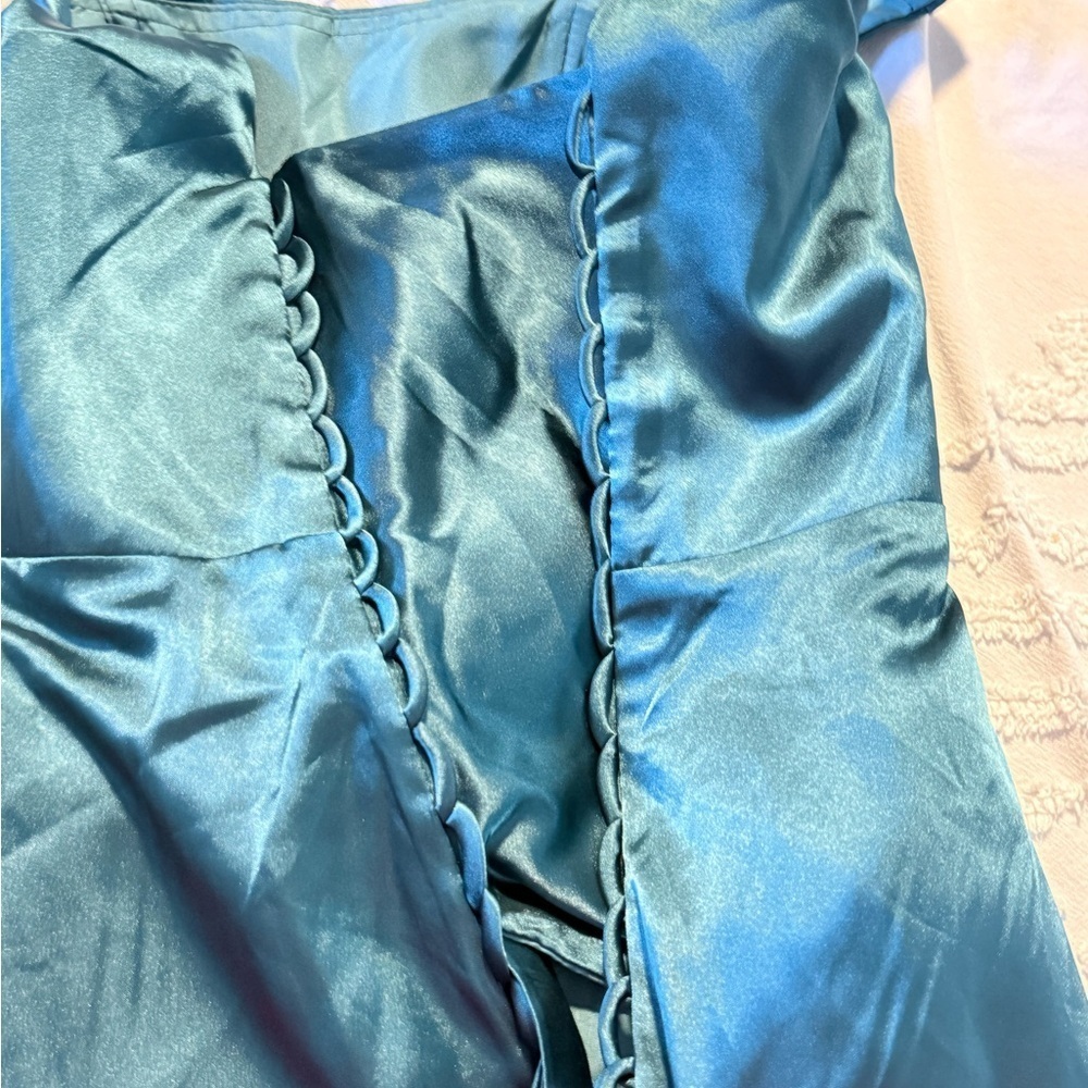 Elegant Teal Satin Evening Gown Size 6 - Picture 10 of 11